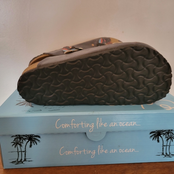 Colorful Butterfly Cross-Strap Clogs - Picture 10 of 16